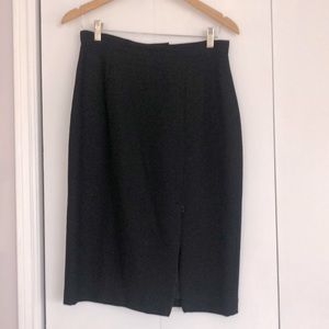 Classic black lined skirt.adjustable zipper